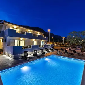 https://villa-dipet.hotels-in-trogir.com